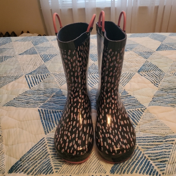 crown & ivy Other - Rain boots (navy and pink)